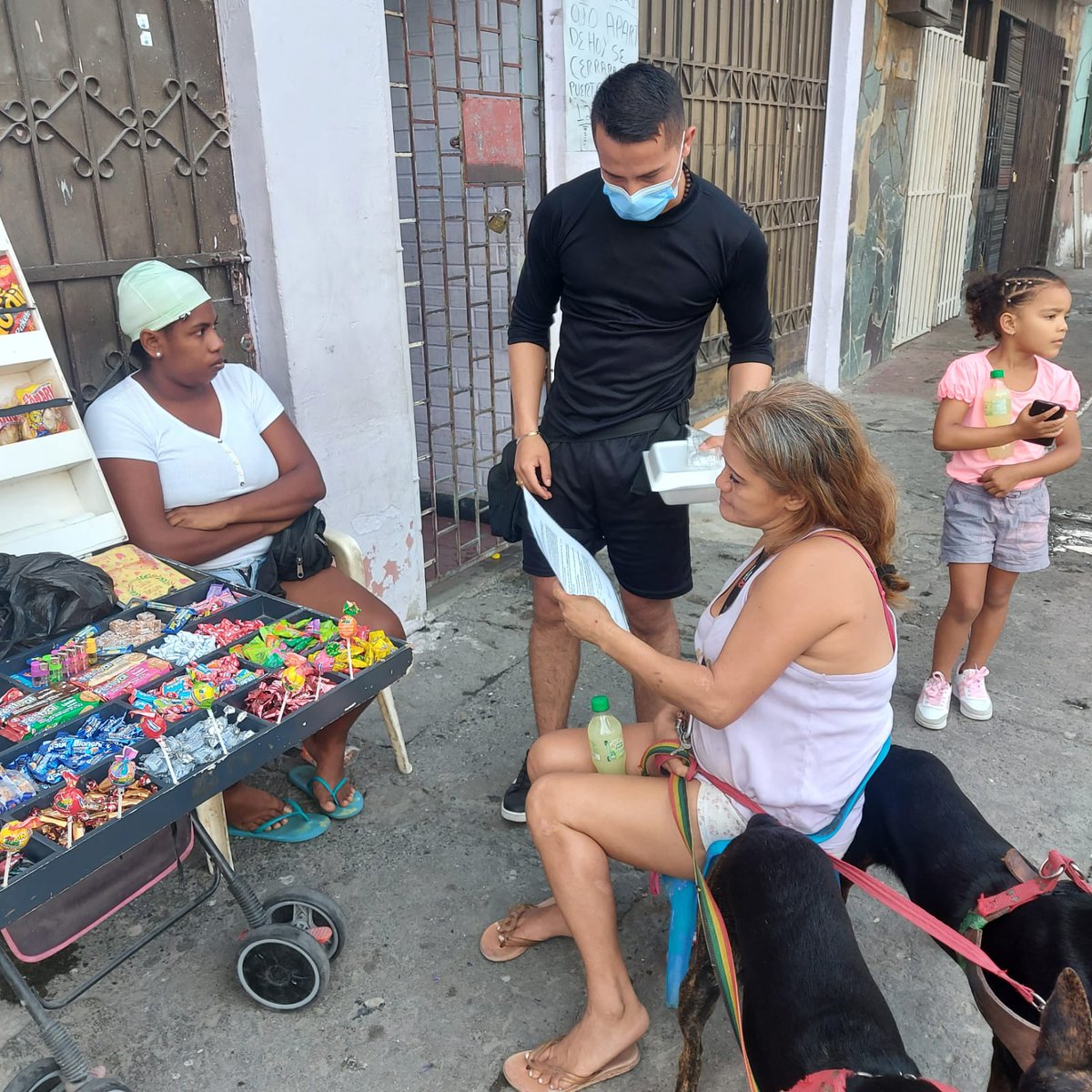 montielEdison12's tweet photo. La presente actividad  se realizo en la ciudad de Cali es un proyecto que se esta presentando a nivel mundial con la clasificación de los residuos para tener varios beneficios del sector y ayudar el medio ambiente. #SERVICIOSOCIALUNADISTAENCASA https://t.co/p1c8ZTJy3T
