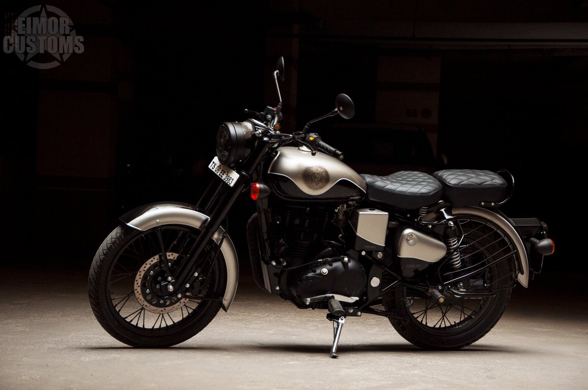 EimorCustoms's tweet photo. ~ Custom painted Royal Enfield Classic 350 ~
Stone carving relief work can be seen airbrushed on the two sides of the tank. In addition to this new LED Headlight, new black indicators, and new seat upholstery makes it look fresh out of showroom look.#royalenfieldcustom #Eimor https://t.co/bR2iiHIC2T