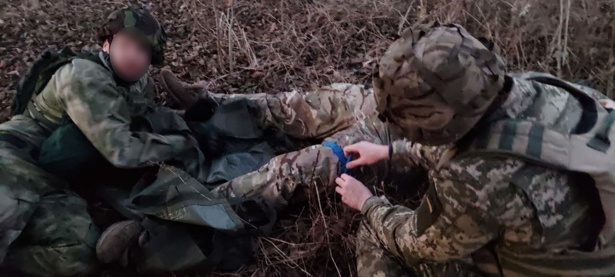 Nationalcorpszp's tweet photo. На цих вихідних медики ДУК ПС провели для представників Штабу оборони заняття з MARCH, алгоритму надання першої допомоги у польових умовах. Також учасники вишкілу відпрацьовували евакуацію поранених, надання допомоги при контузії https://t.co/F6VLKvxdxc