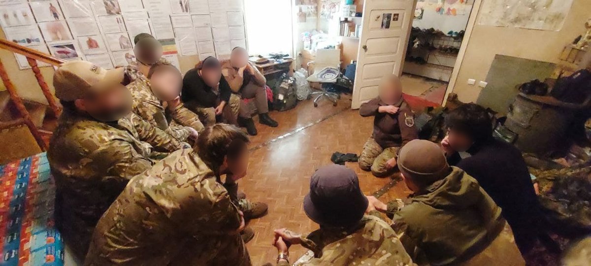 Nationalcorpszp's tweet photo. На цих вихідних медики ДУК ПС провели для представників Штабу оборони заняття з MARCH, алгоритму надання першої допомоги у польових умовах. Також учасники вишкілу відпрацьовували евакуацію поранених, надання допомоги при контузії https://t.co/F6VLKvxdxc