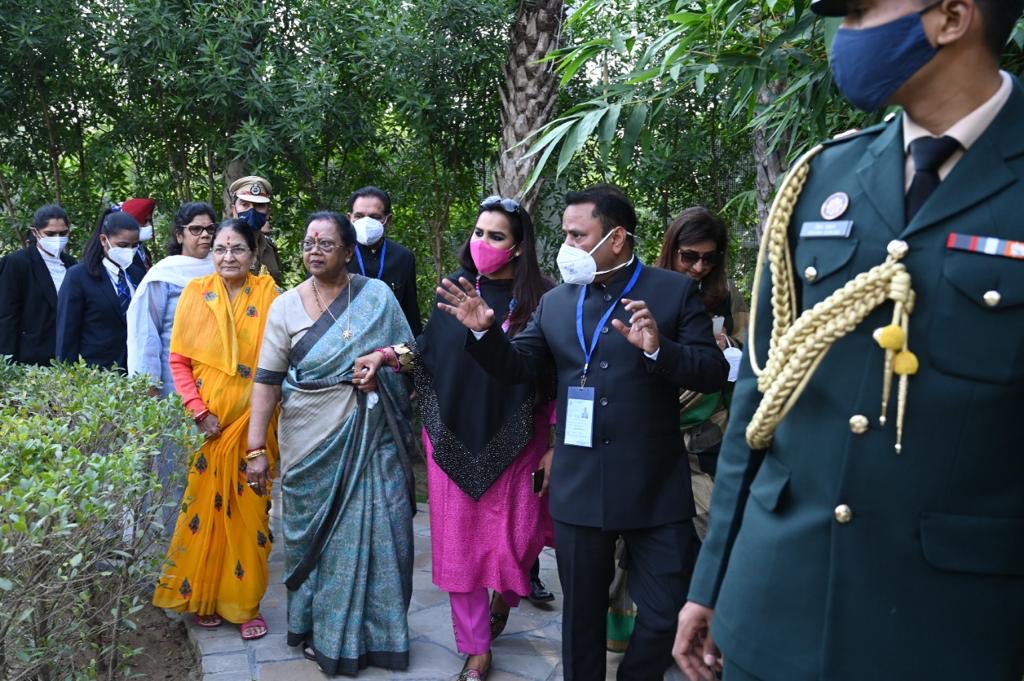 ddifs99's tweet photo. Delighted to share that the Hon'ble First Lady of #India Smt Savita Kovind @rashtrapatibhvn, inaugurated the walk through #aviaries developed by #Forest Dept. #Chandigarh. In the Presence of Smt Pushpa Devi Purohit
@moefcc @CZA_Delhi @DgpChdPolice @drqayumiitk https://t.co/893pJ72zGM