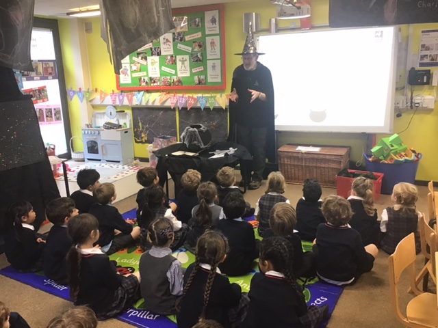 KingsStAlbans's tweet photo. There was a special visitor to Pre-Prep this morning ... a wizard! Wizard Furzepig taught the children about the importance of acorns and how they grow into magnificent oak trees - just like magic!
@WorcsWT
#assembly #prepreplife #ShapedByKings https://t.co/kYUDufIK4w