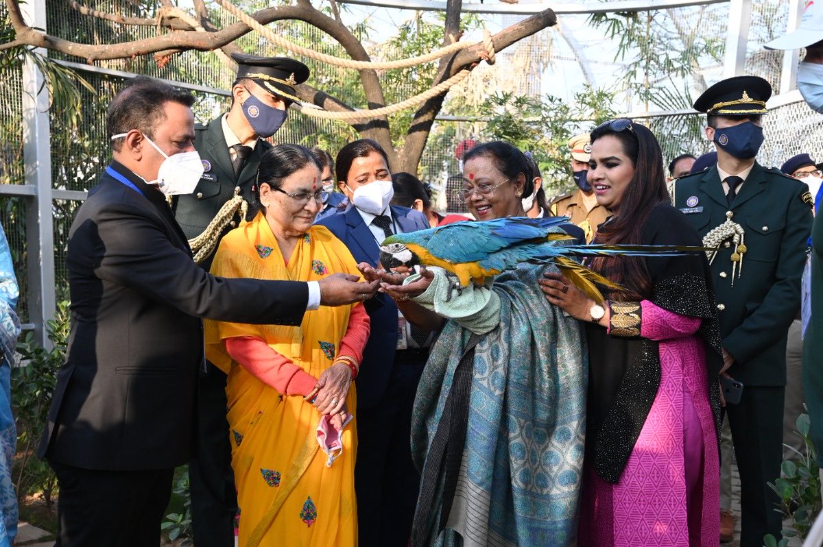 ddifs99's tweet photo. Delighted to share that the Hon'ble First Lady of #India Smt Savita Kovind @rashtrapatibhvn, inaugurated the walk through #aviaries developed by #Forest Dept. #Chandigarh. In the Presence of Smt Pushpa Devi Purohit
@moefcc @CZA_Delhi @DgpChdPolice @drqayumiitk https://t.co/893pJ72zGM