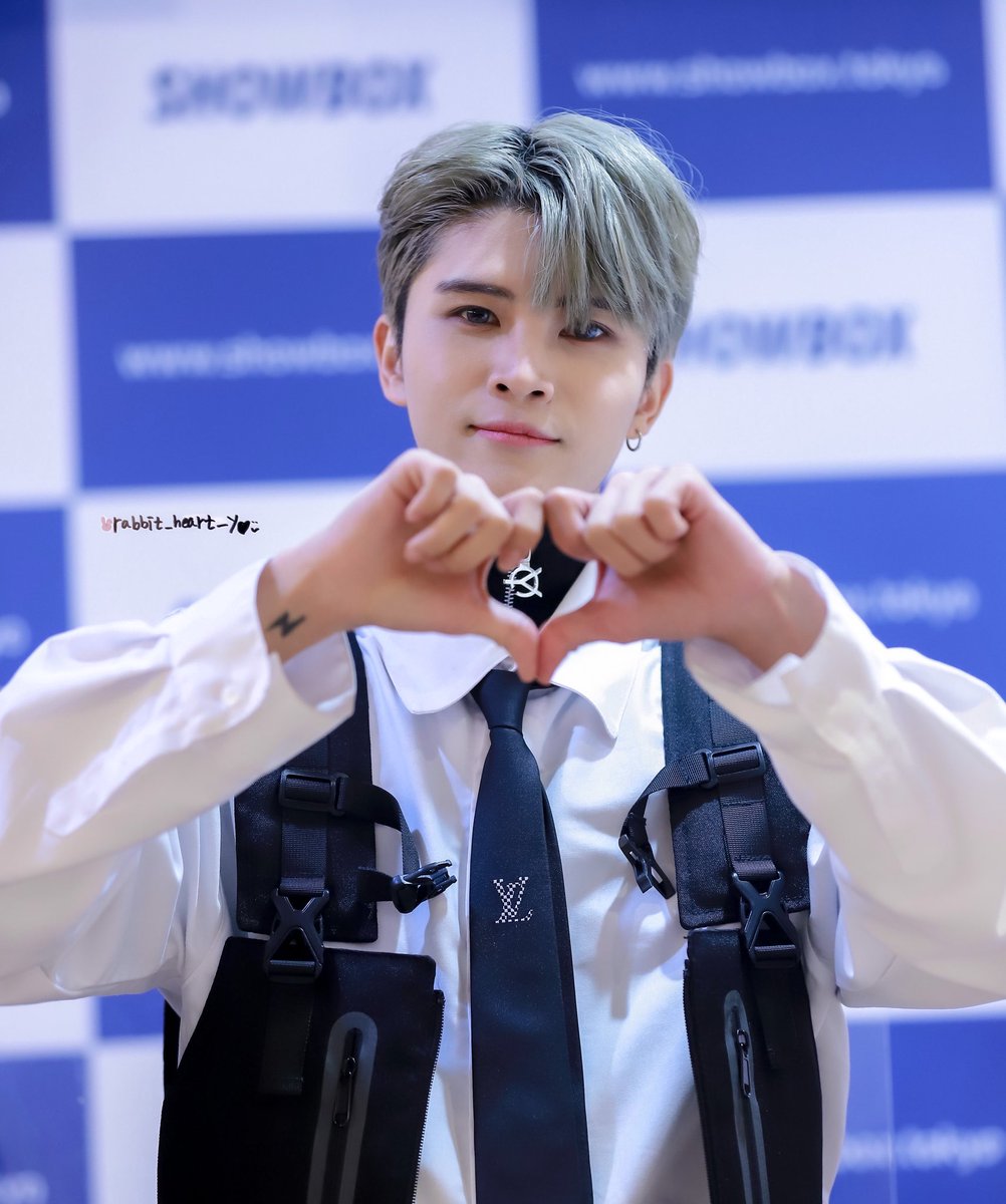 rabbit_heart_yu's tweet photo. #wanshin #완신
#maximum #맥시멈
#新大久保 #showbox
#phototime
211116
오랜만에 만나서 반가웠어ㅠㅠㅠㅠ💖
내일 봐요~☺️✊✨✨✨너무좋아~🤴🥇✨
@MAXIMUM2020S https://t.co/Ok6gWcc76H
