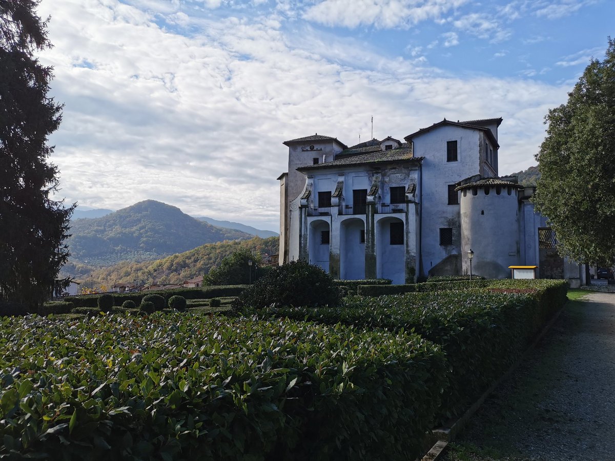 MarcoBombagi's tweet photo. Il bellissimo castello Theodoli a Sambuci, ameno borgo in provincia di #Roma al confine tra i monti Prenestini, Tiburtini e Ruffi. Il subappennino laziale riserva scorci naturali magnifici e secoli di storia da scoprire. #NaturePhotography #NaturalBeauty #art #History #Cultura https://t.co/XAen3OFsUk