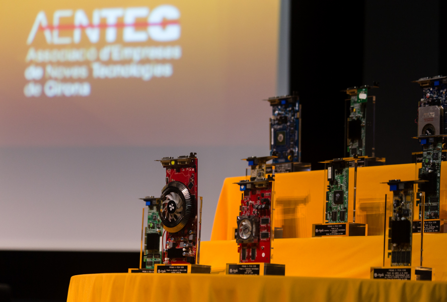 turismegarrotxa's tweet photo. L'app #GarrotxaApprop ha rebut el Premi Nacional de Comerç d'@empresacat i la distinció a millor iniciativa en administració local dels #premisetech de l'@AENTEG.
https://t.co/3QiDrzHhoL https://t.co/2NjQ61QLA3