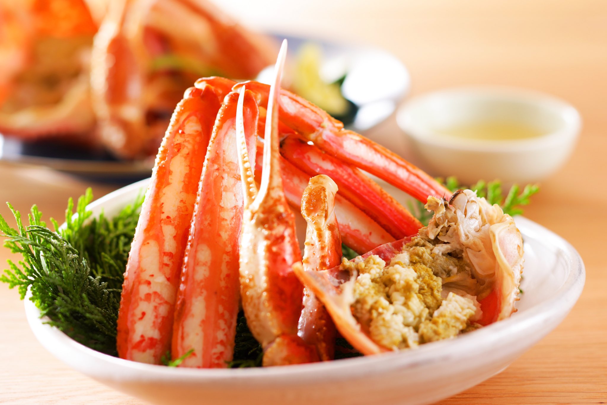 さんぽう西村屋 本店 炭火焼きの松葉蟹の香ばしさと旨味も素晴らしいですが 茹で蟹と蟹酢も大変ファンの方が多い組み合わせです 当店では蟹の身と蟹味噌それぞれにペアリングした日本酒をご用意しております お気軽にお声がけくださいませ T