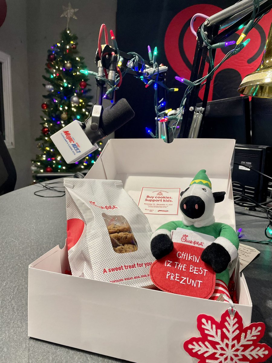 Who likes cookies? 🍪 Spread some holiday sweetness and support #CoatsForKidsCLE with <a href="/ChickfilA/">Chick-fil-A, Inc.</a> Cookie for a Cause. 100% of proceeds of cookie sales in NEO go to this worthy cause near to our hearts at <a href="/iHeartRadio/">iHeartRadio</a>. <a href="/TheNolanNation/">Mark Nolan</a> <a href="/KrystleElyse/">Krystle Elyse</a> #TheMarkNolanShow