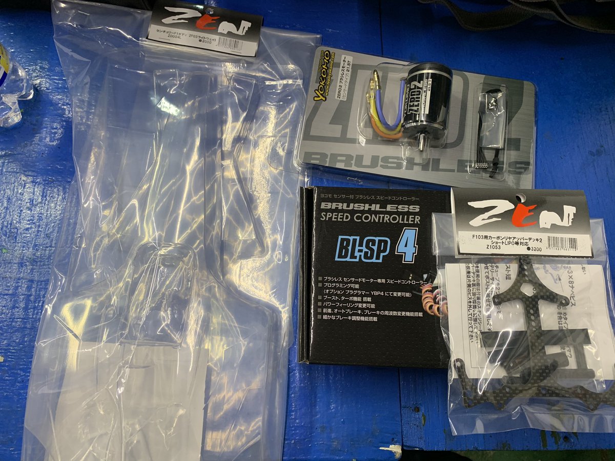 KenBFR's tweet photo. 自分の実力では540モーターで十分楽しいでしょうなんて思ってた。
実際、十分に楽しいし、今でも楽しすぎるぐらい。

そして楽しさのマジックは恐ろしい。
もう少し速いの速いのどうなのか？
気になるよね〜
#f103 #zenRC #f1ラジコン https://t.co/wdeaSDKaA1