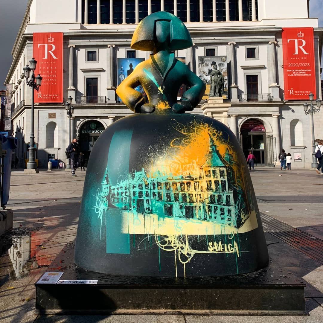 The_Graphics's tweet image. 📣Os presentamos a Gertru, la #menina de @Madridparallev una obra de Sara Velazquez  para @meninasmadrid en la que hemos aportado nuestro granito de arena: los vinilos de los textos y el código QR a través del cual podréis descubrir sus historias.
#thegraphics #vinilos #madrid