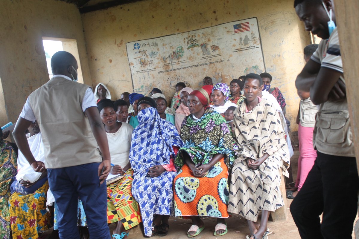 PeaceandAction1's tweet photo. Settlement commandant sensitizing DRDIP beneficiary groups in Kyempango B2 and Kikurure C on land issues. The groups responsibility is to avail land timely for smooth implementation of activities. https://t.co/dm8lQdTXiw
