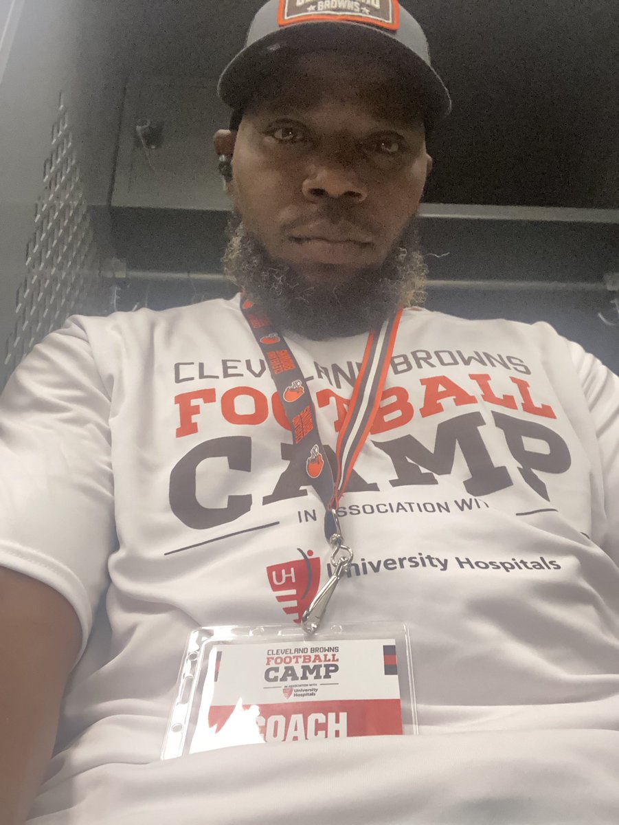 TheQuietMan_216's tweet image. That’s what he did, that’s why he was OPEN underneath. He took off deep when he saw Stafford throw it deep, go watch the play. Oh, and fyi, the scramble drill is just that, find a hole, not come back to the qb 100% of the time! I’m true to this not new #tothis