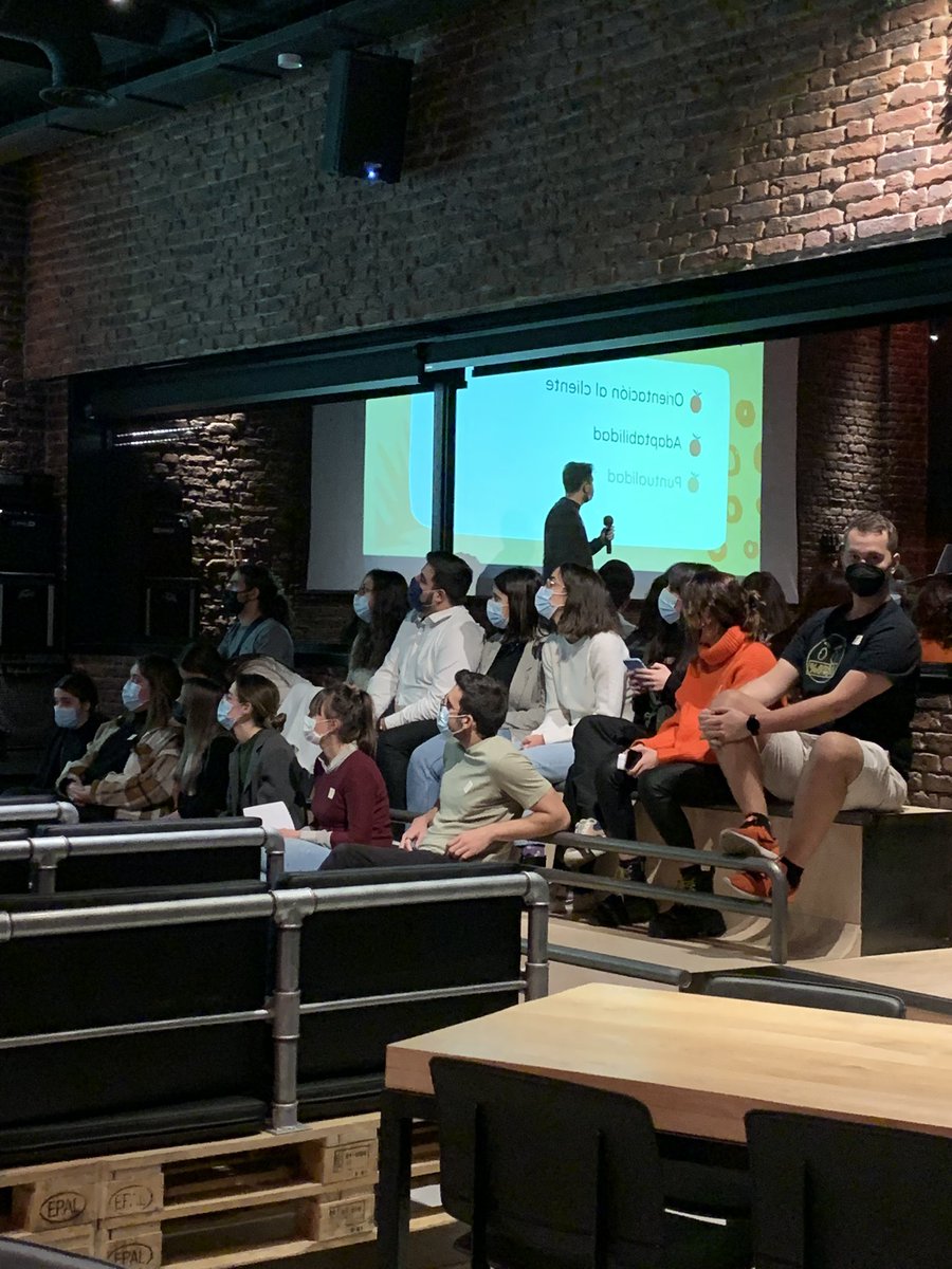 sandrarubio93's tweet photo. Súper presentación de @kikimkt 👏 Menudo equipazo el #equipo216 @aulaCM https://t.co/MdhpVeamLE