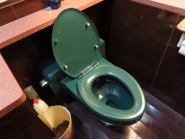 千葉県トイレ局 Nobu 珍品 日本橋室町 ミカド珈琲本店 のトイレ Toto製 は全て珍品で 洗面台は Zazaシリーズ 黒川雅之コレクション Lza966c G8mストーンダーク 洋式 便器はワンピース便器cs406b Dl9ディープグリーンを使用しています 珍品