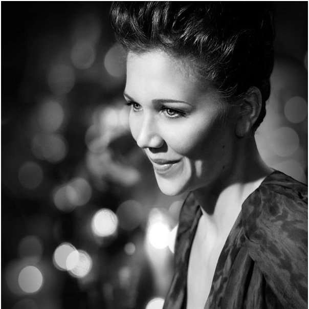 Happy Birthday Maggie Gyllenhaal 