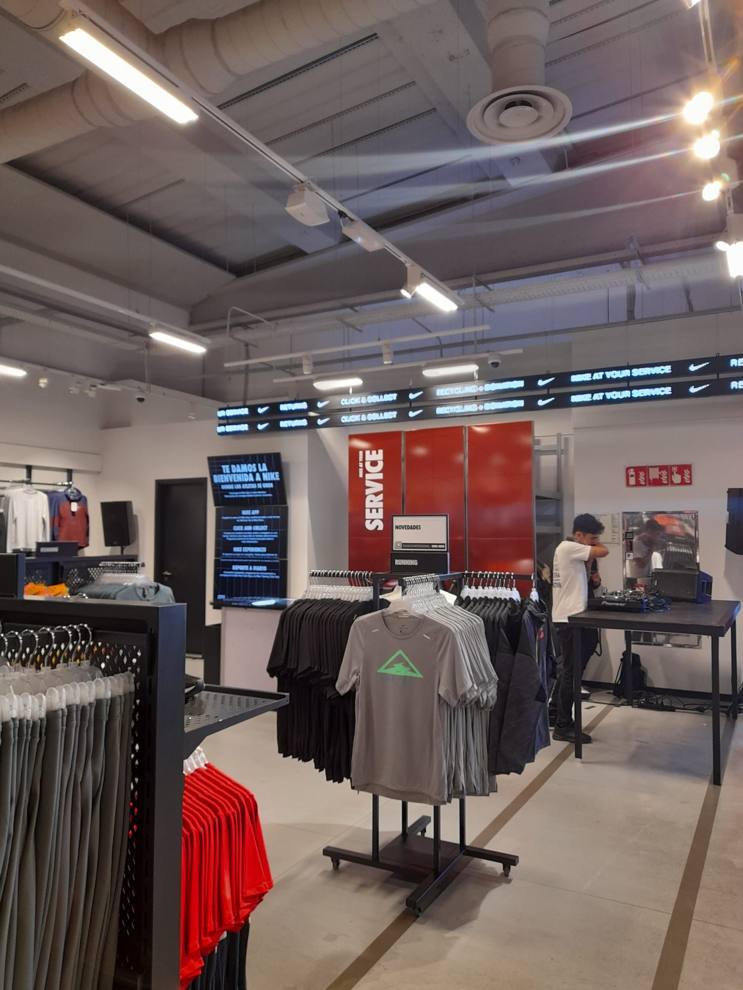 comerciante software doble The Style Outlets on Twitter: "¡Ya puedes visitar la nueva tienda @Nike de Las  Rozas #TheStyleOutlets! Descubre el nuevo concepto Nike Unite y hazte con  los mejores descuentos. https://t.co/2DIvdhmUH8" / Twitter