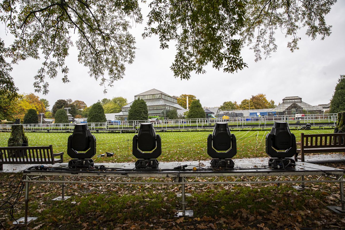 Robelighting's tweet photo. Two kilometres of lighting & narrative magic energised the dark winter evenings for the fourth GlasGLOW event in Glasgow Botanical Gardens in the city’s West End where #lightingdesigner Grant Anderson chose @Robelighting #iPointe & #iSpiider luminaires.
https://t.co/s9iNuomiKz https://t.co/JFCNwuhquM