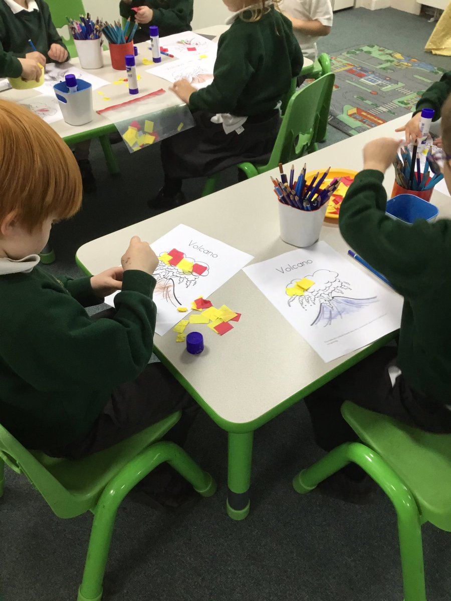 HighwoodPrimF2P's tweet photo. We’ve been thinking about the ways that dinosaurs became extinct. Lots of awe and wonder amongst the children #curiosity https://t.co/S0Q5RGjgfd