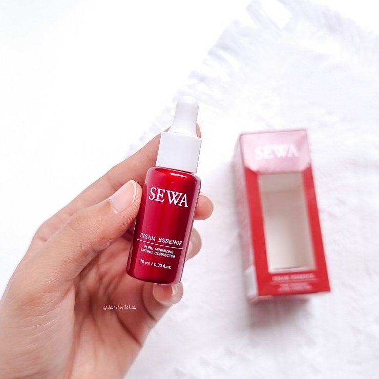 JammyRaksa's tweet photo. ช่วงจัดงานแต่งคือผิวโทรมมาก เลยรีบไปจัด Sewa insam essence น้ำโสมเซวา #firstcare ขนาดใหม่ 10 ml✨เตรียมผิวก่อนลงบำรุงตัวอื่นๆ มีกลิ่นโสม ช่วยลดการระคายเคือง ให้ผิวชุ่มชื่น ปรับสมดุลผิว ช่วยเรื่องรูขุมขน ผิวแพ้ง่ายใช้ได้ 99฿📍ตจว ก็หาซื้อได้ที่ 7-11 #firstessence #ใช้จริงรีวิวจริง https://t.co/cTLgTKpc3S