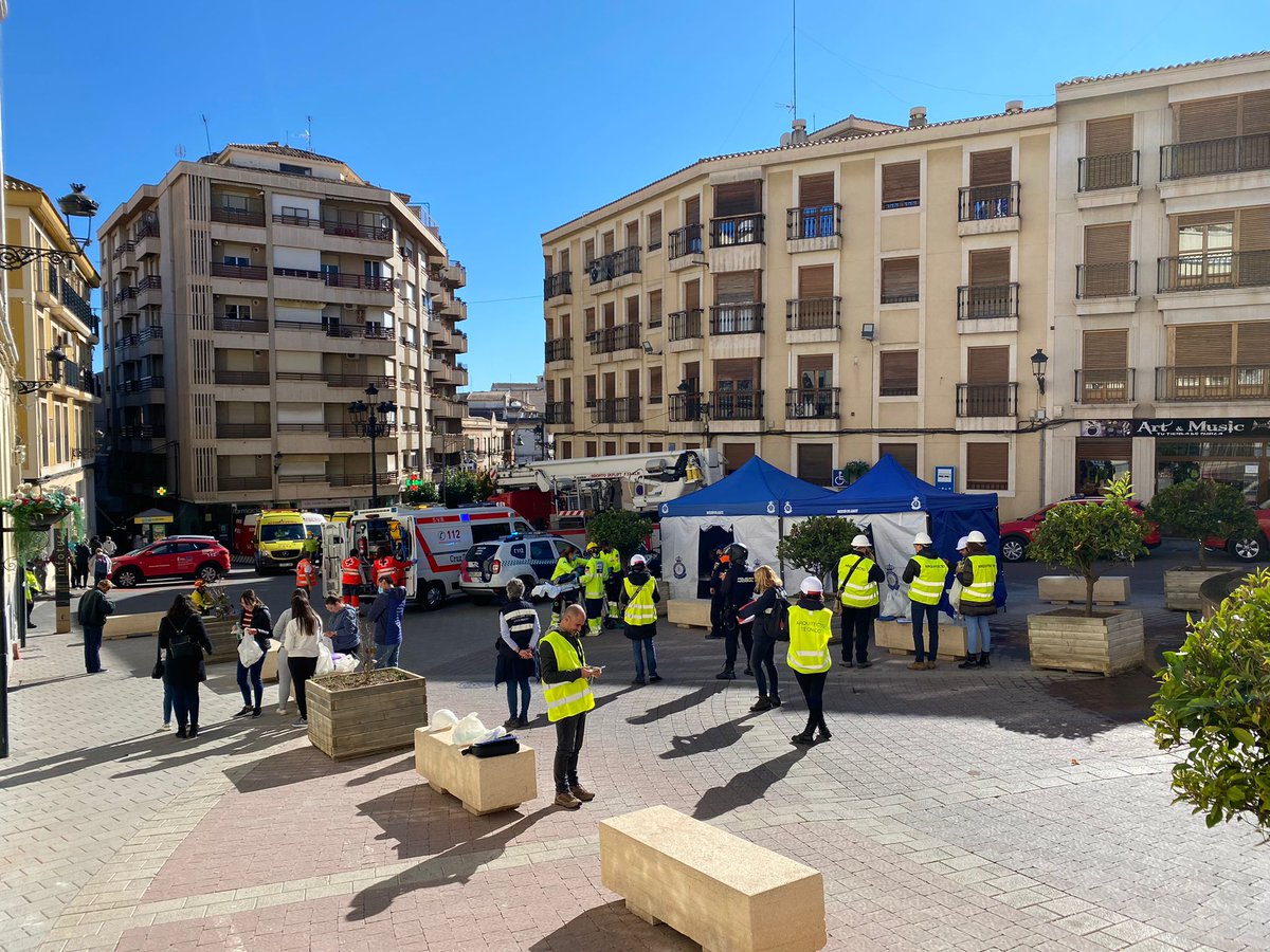 Esta mañana Arquitectos técnicos junto a Arquitectos y todos los cuerpos de seguridad de emergencias hemos participado en el simulacro de riesgo sísmico en Hellín 🚓🚒🚑🚨🚨