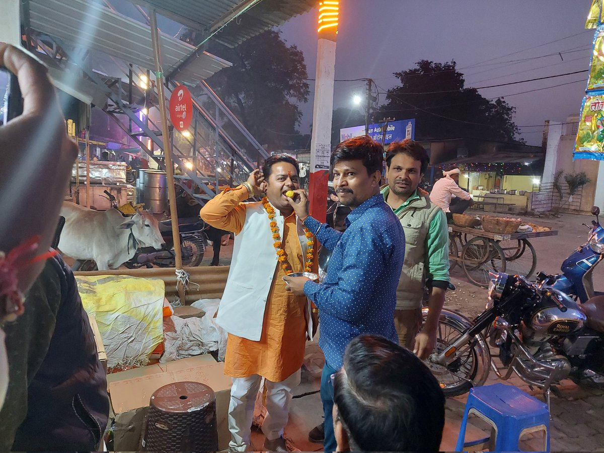 HariomS40324833's tweet photo. प्रिय छोटे भाई @Saurabhsoni08 जी को ज़िलाध्यक्ष पिछड़ा वर्ग मोर्चा बनाए जाने पर आज अपने प्रतिष्ठान पर स्वागत किया एवं बधाई दी ! https://t.co/s9TqFDsyf8