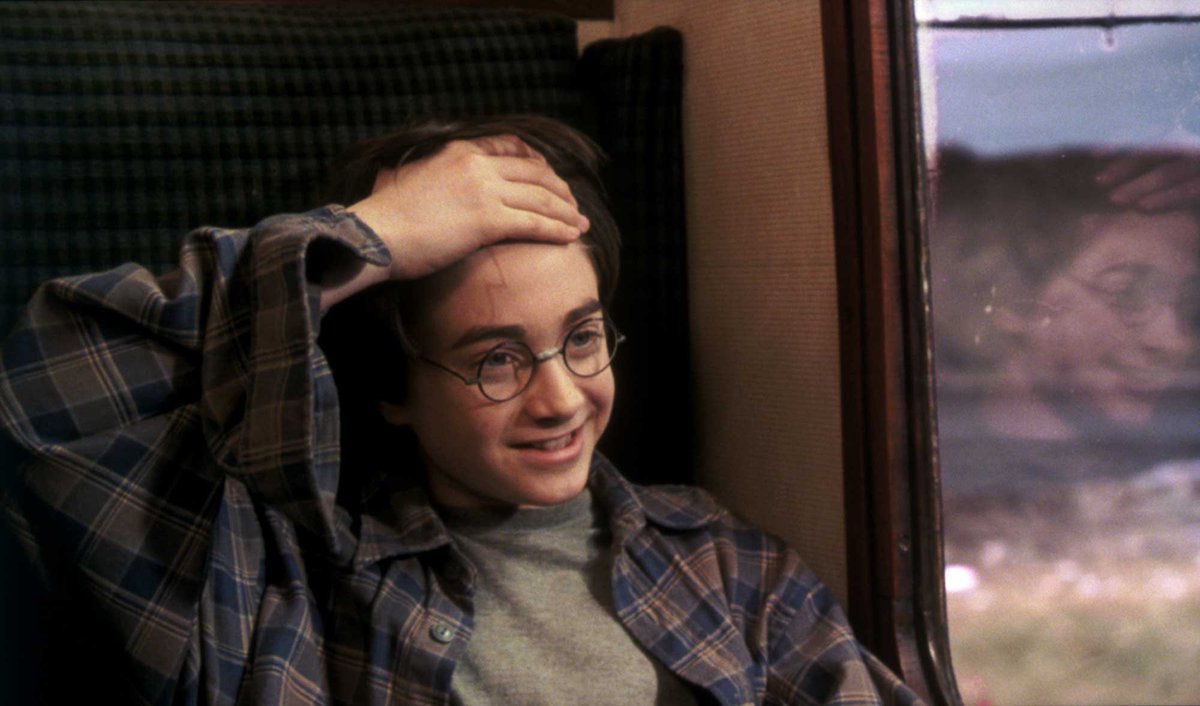 PopCulture2000s's tweet photo. the first harry potter movie was released 20 years ago today https://t.co/QyU1z24me3