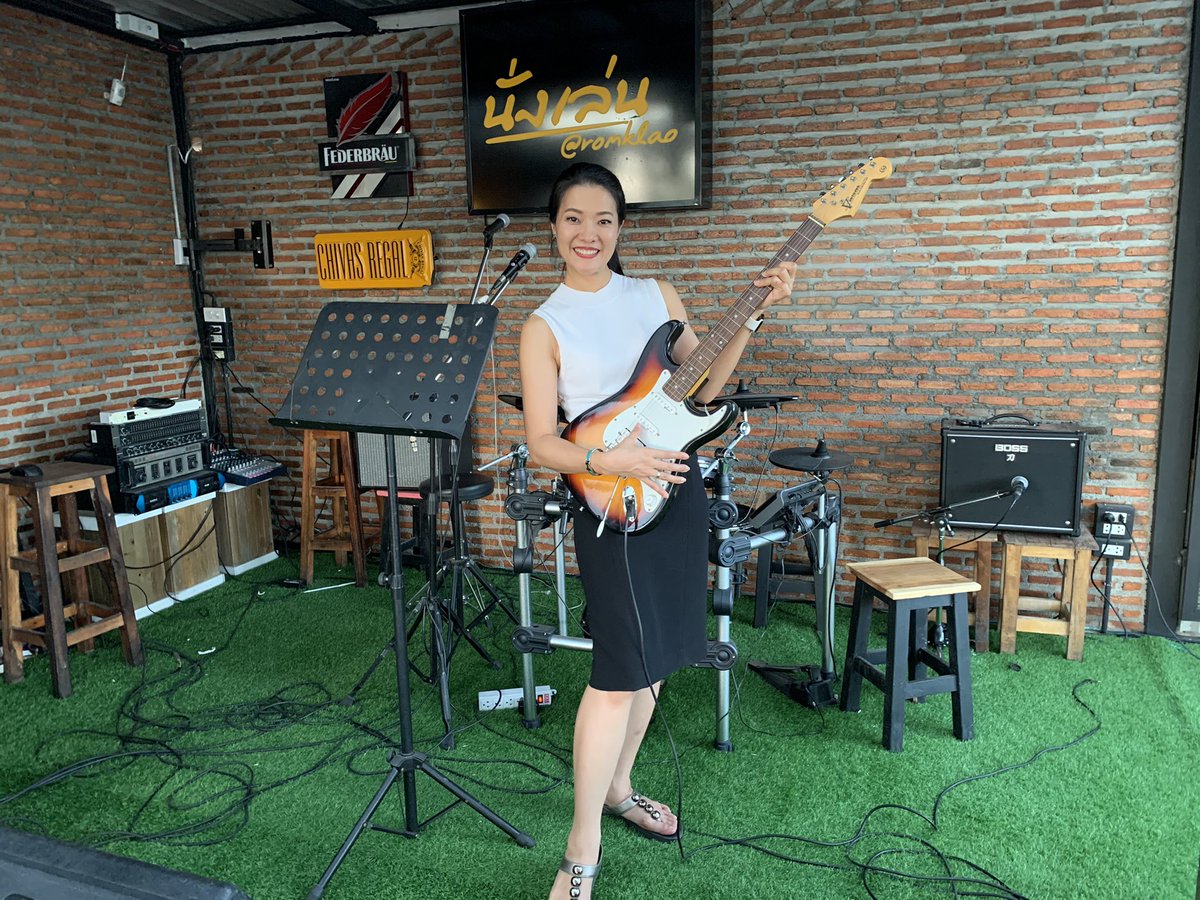 aim_theerarat's tweet photo. ข่าวนักดนตรีกระทบหนัก หยุดงานนานกว่า15เดือน รายได้ไม่มี รัฐบาลดับฝันเลื่อนเปิดสถานบันเทิง โดยไร้มาตรการช่วยเหลือ ยัดเยียดความบอบช้ำให้ปชช.ถ้า รบ. บริหารจัดการวัคซีนอย่างมีประสิทธิภาพ ปีใหม่นี้จะช่วยบรรเทาความเดือดร้อนให้ ปชช.ได้ เพราะมีกิจกรรมที่ช่วยกระตุ้นเศรษฐกิจ #คนกลางคืน https://t.co/DPkJMqX4Yu