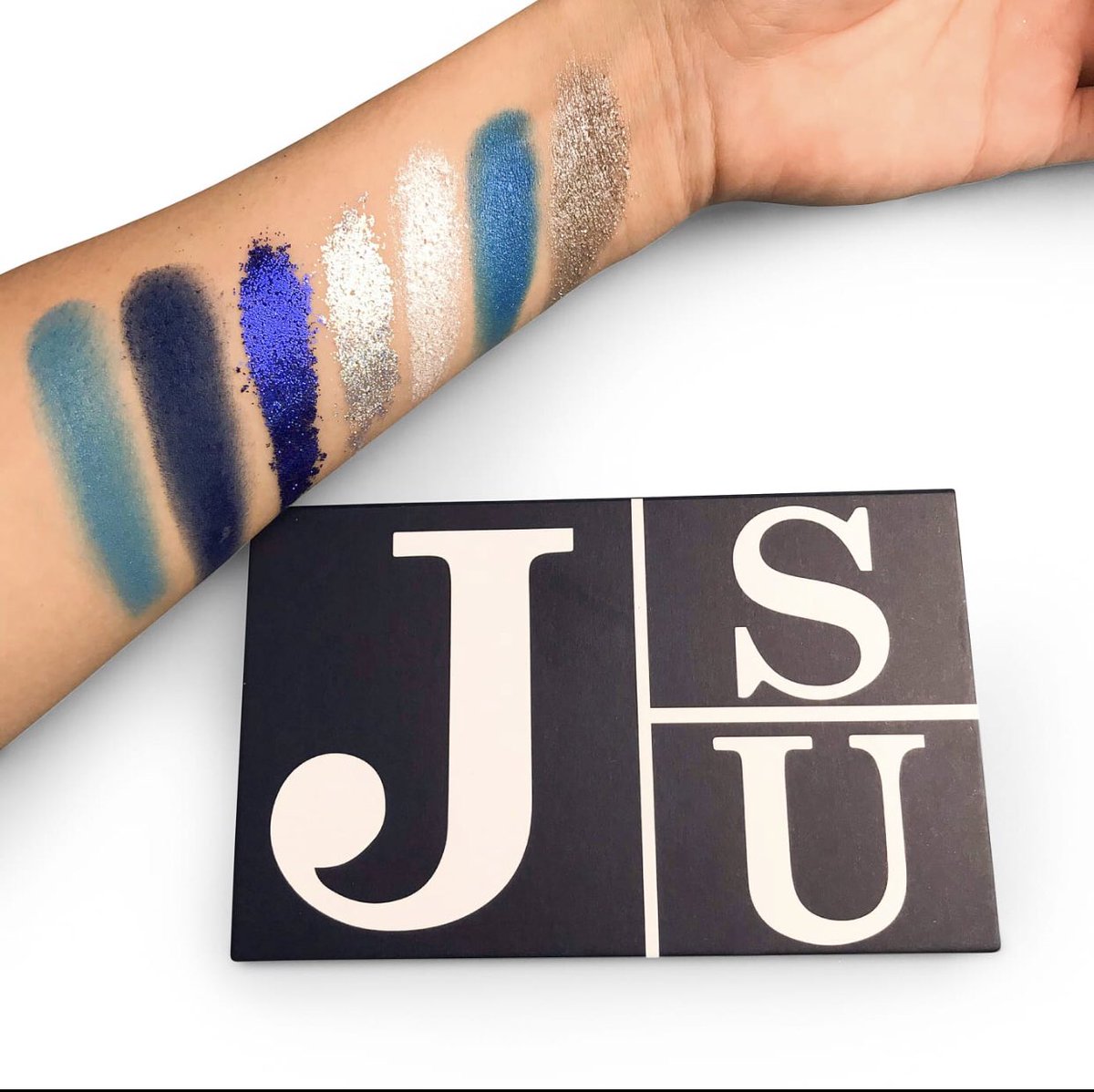 AdmiredCreation's tweet photo. JSU Rise &amp; Shine 💙🤍📣 Let’s Glam up with this cute custom Eye Shadow Palette. They are available NOW ladies 😎 Retweet Retweet! Purchase yours today! #JSU #TheeILove #jsu21 #jsu22 #jsu23 https://t.co/QVP7tqcy9H