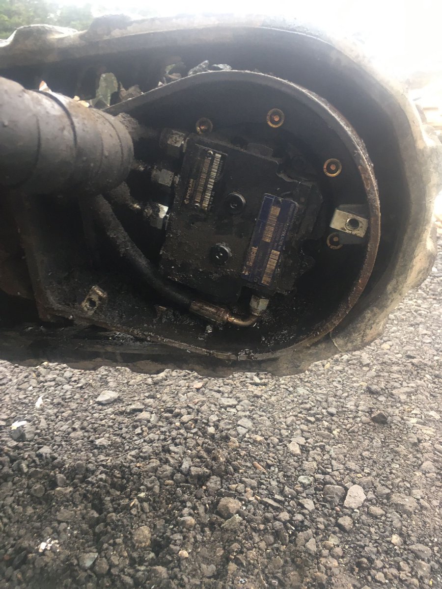 Strip down on site and replace track motor hoses #service