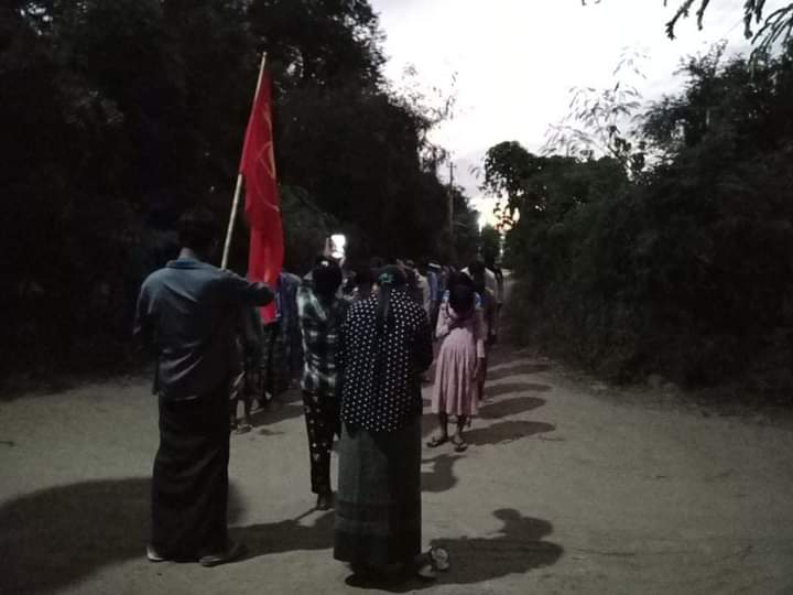 december132021's tweet photo. Locals from #YayKyiPin Village, Yinmarpin Tsp staged a regular evening strike to protest against the military dictatorship.
#TortureToDeathByJunta
#Nov16Coup
#WhatsHappeningInMyanmar https://t.co/4eHy5Fxqqs