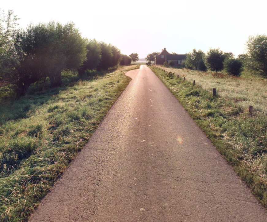 🚧 Morgen starten we met #wegwerkzaamheden op de Zuid- en Noord Kavelsedijk in #Strijen. De asfaltverharding wordt vervangen. De werkzaamheden zijn 3 december klaar.

Download de KWS-app en blijf op de hoogte!

#buitengebeurthet #wegen #WSHD #WaterschapHollandseDelta