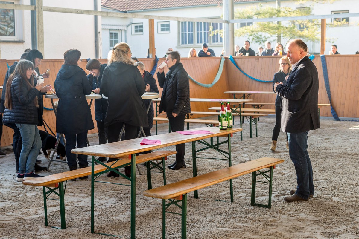 ProAnimalLife's tweet photo. Am 11.11.2021, wurde die neue Reithalle des Forschungszentrums für Biotechnologie und Medizintechnik (fzmb) in Bad Langensalza eröffnet. So ergeben sich hier für unser Netzwerkmitglied weiterführende Möglichkeiten für die Umsetzung von F&amp;E Projekten. 
Hier ein kleiner Einblick: https://t.co/bY8KtAWv7j