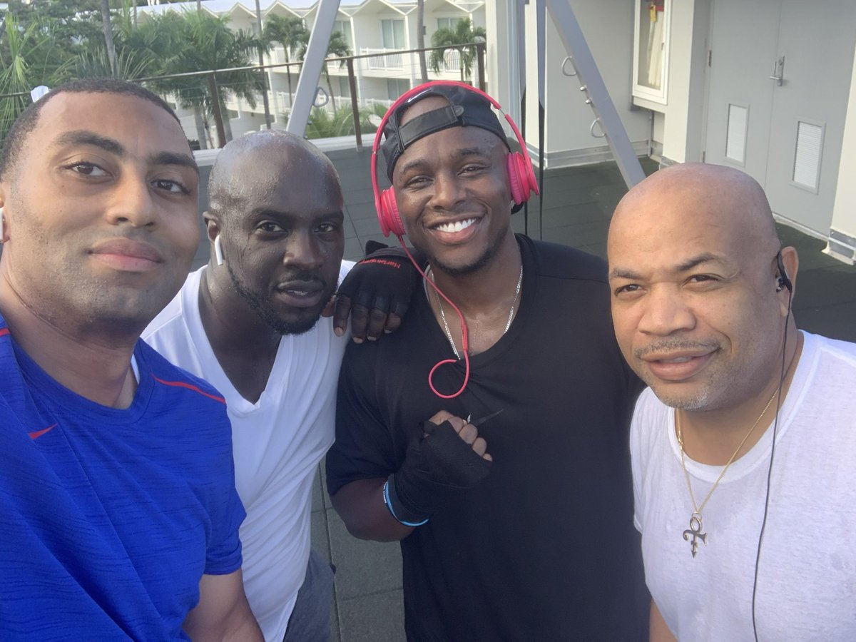 jamaaltbailey's tweet photo. As @KevinCRiley would say- normalize giving flowers to those while they can smell them. Itβs time to give my brother Kev his flowers on his birthday- a natural born leader, father, husband, and mentor. Happy born day Kev! Love you bro! #butlerboys https://t.co/qvkyPslIEH