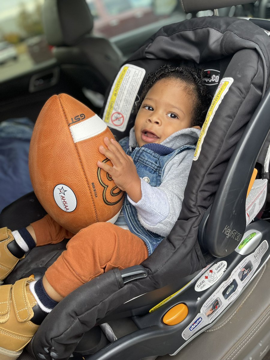 Coach_McGuire95's tweet photo. My Guy 💛🍂🍁🍂🏈 https://t.co/I254SSdU1c