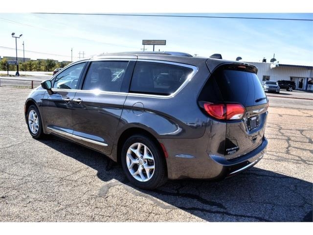 Bender_CDJ's tweet photo. 👉refined ride
👉poised handling
👉elegant cabin
👉a wealth of tech and comfort features

Looking to upgrade your family vehicle before the holiday season?👨‍👩‍👧‍👦Our 2020 Chrysler Pacifica has everything you need and MORE! See it today!

Click for info⮕: https://t.co/qpOTGcDpmt https://t.co/4jRmwcgl2g