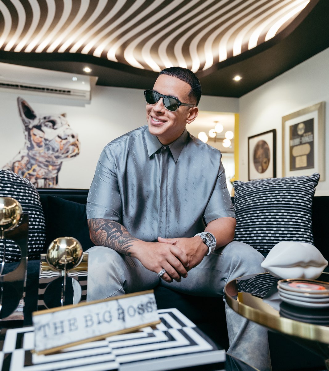 Airbnb's tweet photo. ¡oye! @daddy_yankee is offering fans la oportunidad of a lifetime—to stay in his personal home in luquillo 🇵🇷

bookings open on december 6 at 1pm EST. https://t.co/yc9ZtvRPyj https://t.co/3ynDJKEFyi