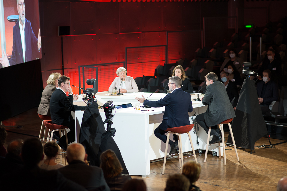 HAS_sante's tweet photo. Replay ▶ Le #ColloqueHAS sur l'expertise scientifique face aux crises, diffusé lundi 15/11, est à voir ou à revoir en ligne 👉 https://t.co/A8hSLqHQN6
For English-speaking 👉https://t.co/lWiTXOvaxd https://t.co/GLTYaNIYqz