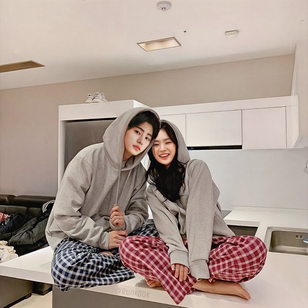 amati_ran's tweet photo. ✨ SAGITARREL TIME✨
#hoonisa #sagitarrel #stayhypen
...
Pajamas party tapi berdua doang :)
Yaudah mending kita bobo yuk sekarang 😴💤 https://t.co/P3DCfYOPtI