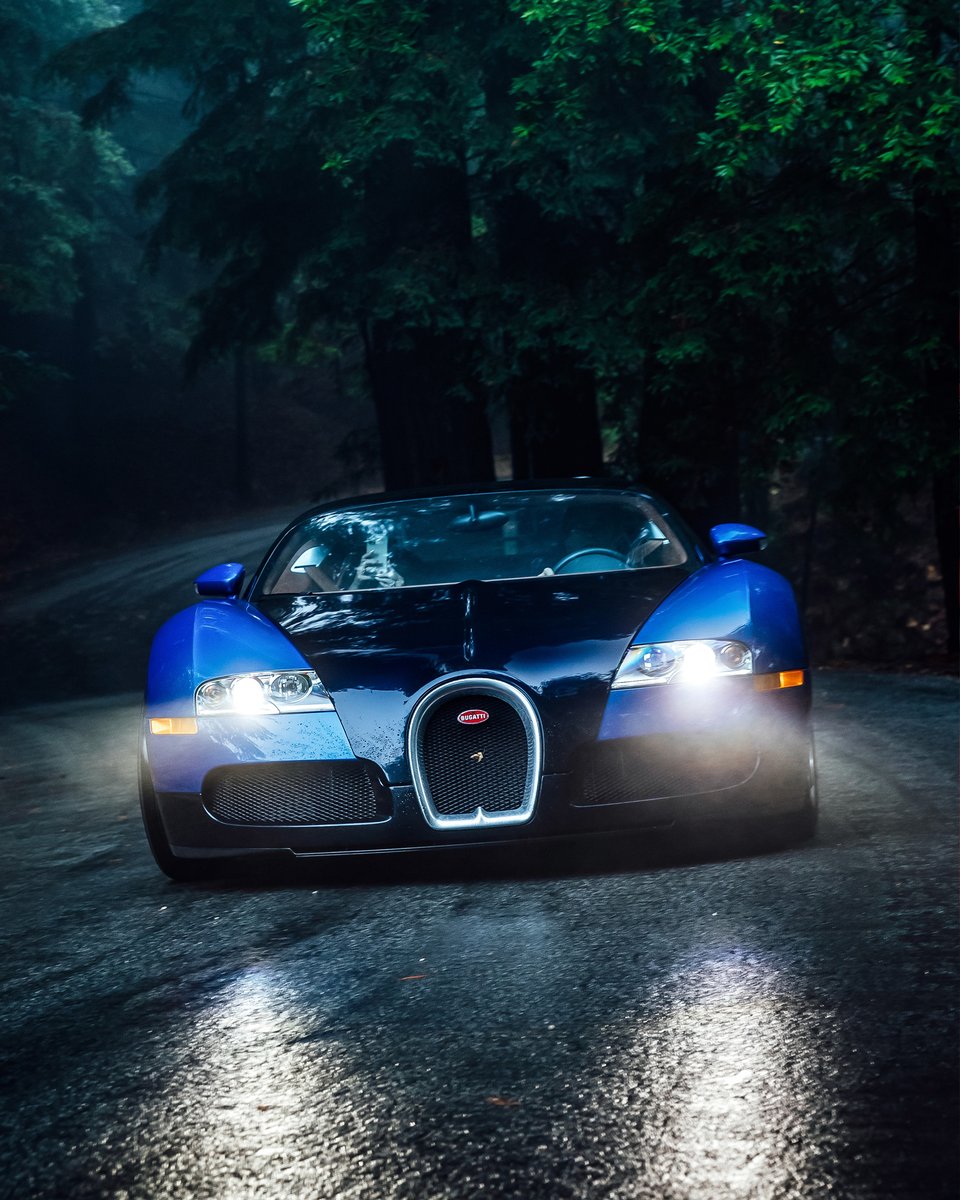 Bugatti's tweet photo. 8.0 liters of W16 greatness is more than enough to distract you from some unplanned downpours. The VEYRON 16.4 exudes confidence, regardless of the weather. 

#BUGATTI #BUGATTIVeyron

https://t.co/3sUUBAnmx5 https://t.co/DO407c9jRS