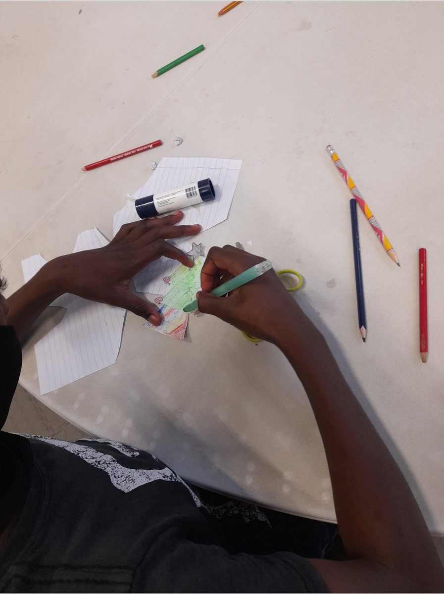 Amandagumedegw1's tweet photo. Creativity and innovation are💡our values
#ReimagineEducation 
#OpenLearningAcademy
@HazyviewDLC @GwfOnline Christmas tree https://t.co/uVfuS5Cmag