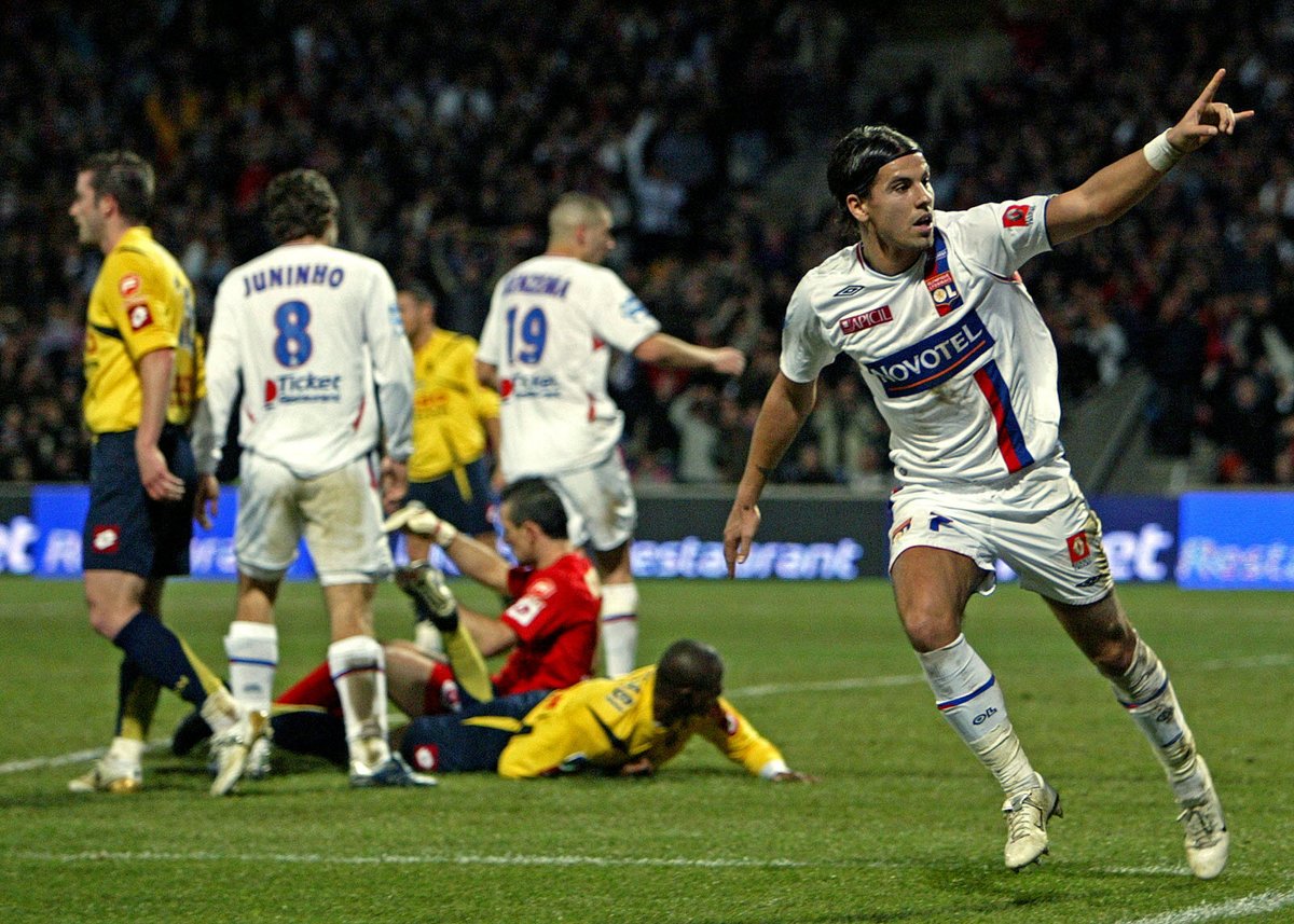 _Retroball's tweet photo. #MilanBaros 🇨🇿 en su aventura en la #Ligue1 en el #OlympiqueLyon 🔵🔴 https://t.co/cEHvYrqOiJ