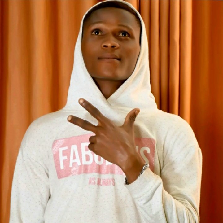 ayanmoloverboy's tweet photo. I remain ayanmoloverboy 
   Good artist ever https://t.co/xI9xcjlyh7