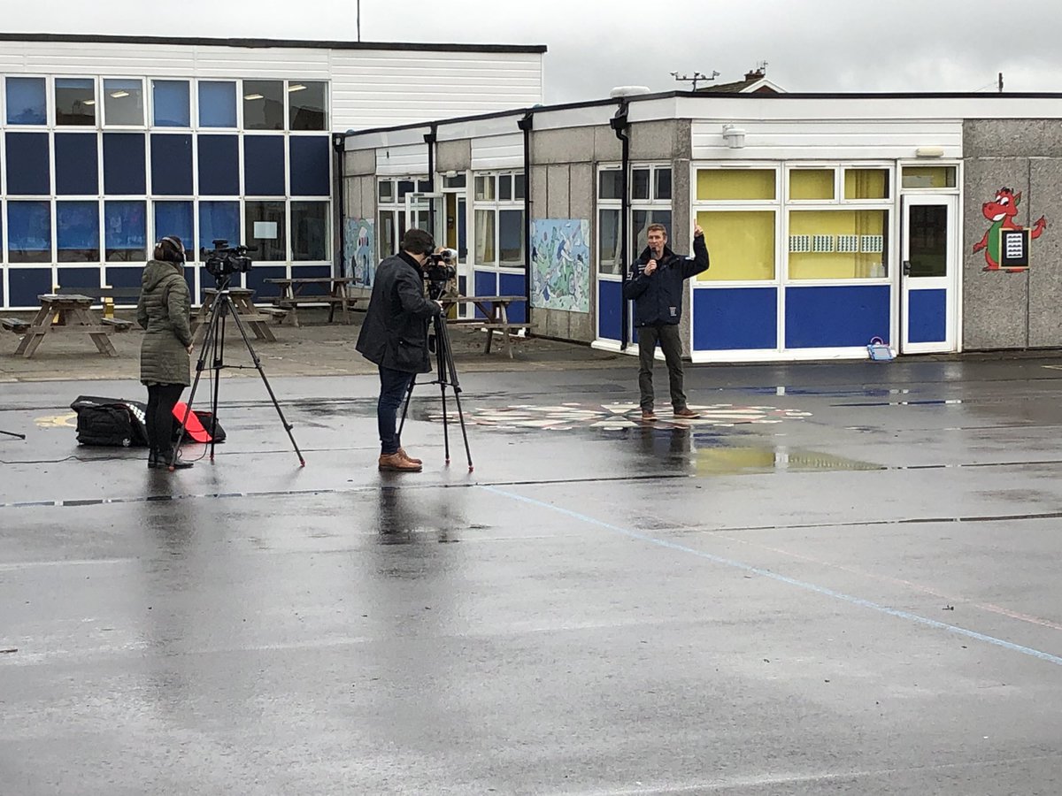 GwaunmeisgynFP's tweet photo. We are like ambitious Arwel this afternoon learning all about space from Tim Peake the astronaut to launch our new Science &amp; Technology topic. We will be on the news ITV 6pm and BBC Wales 6:30pm. https://t.co/kcmU8w7RlY