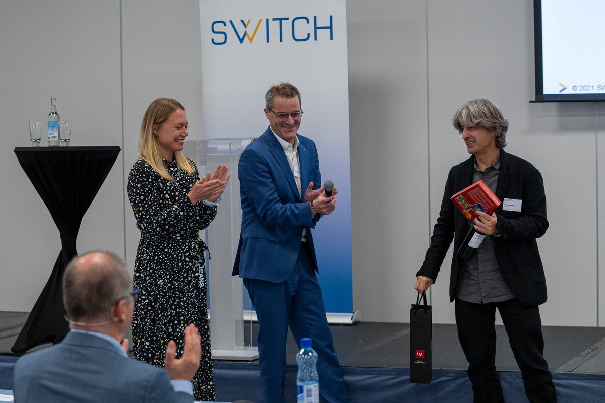 SWITCH_ch's tweet photo. A big Thank You to Urs von Lerber (@unibern) who is retiring from his position as chairman of ASIUS. A warm welcome to our new chairman Hary Rotter (@HSGStGallen).
@haryrotter #ThankYou #welcome #ictfocus https://t.co/uWjZi8voq3