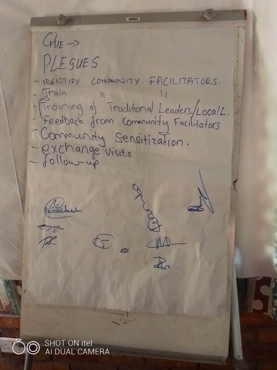lupyouth's tweet photo. To summarize today's activity, these are traditional leaders and Councilors pledges to strengthen and support women land rights in Lupane.
#OneWorldNoHunger
#WomenCulturalRights @newzealandrsa @HealZim @FranceZimbabwe @Macradh1 @MatHumanRights @ZELA_Infor https://t.co/3hRgIxuVNS