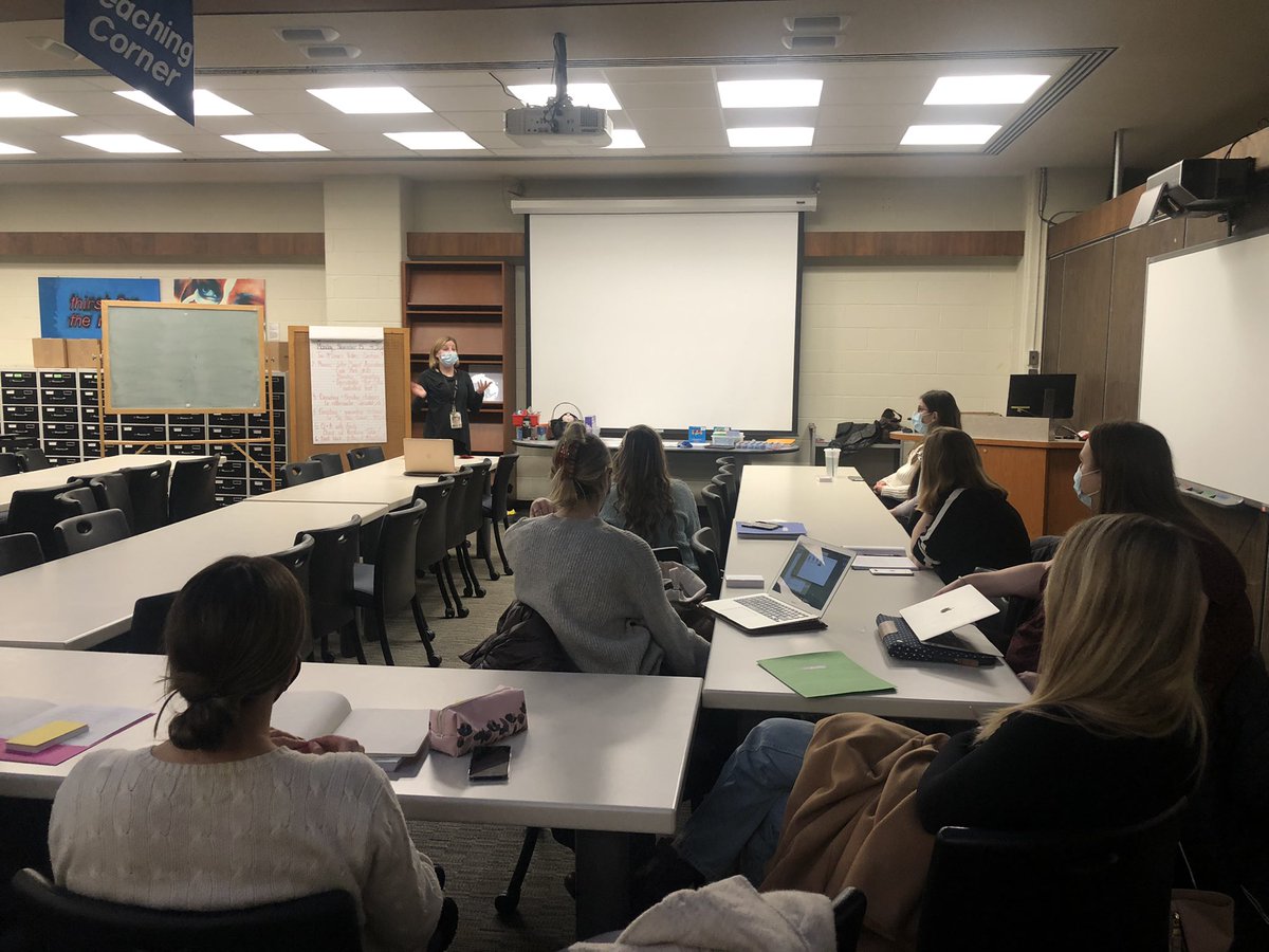 MmeLockhartLDS's tweet photo. Thank you @BrendaReed16 for hosting us @QueensULibrary for our #ScienceOfReading workshops! Pairing hands-on workshops to demonstrate practical classroom strategies with research knowledge from #BigDippers course, these TC’s are equipped for teaching success! @moorhead_emily https://t.co/ywz0ESYEKP