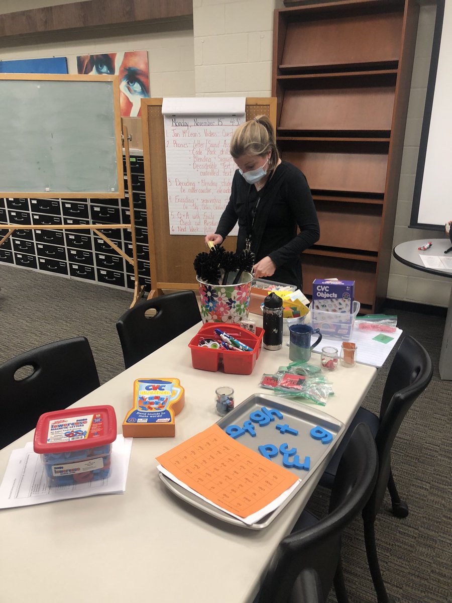MmeLockhartLDS's tweet photo. Thank you @BrendaReed16 for hosting us @QueensULibrary for our #ScienceOfReading workshops! Pairing hands-on workshops to demonstrate practical classroom strategies with research knowledge from #BigDippers course, these TC’s are equipped for teaching success! @moorhead_emily https://t.co/ywz0ESYEKP
