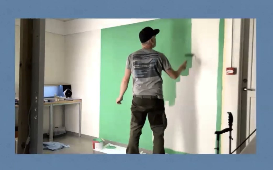 D1: Tek áskorun. Ég er verkefnastjóri við Langholtsskóla í Reykjavík og HÍ. Skólaþróun, tækni og stafræn miðlun er það ég er að bardúsa flesta daga og ég svakalega mikið tíl í #12dagatwitter og #menntaspjall