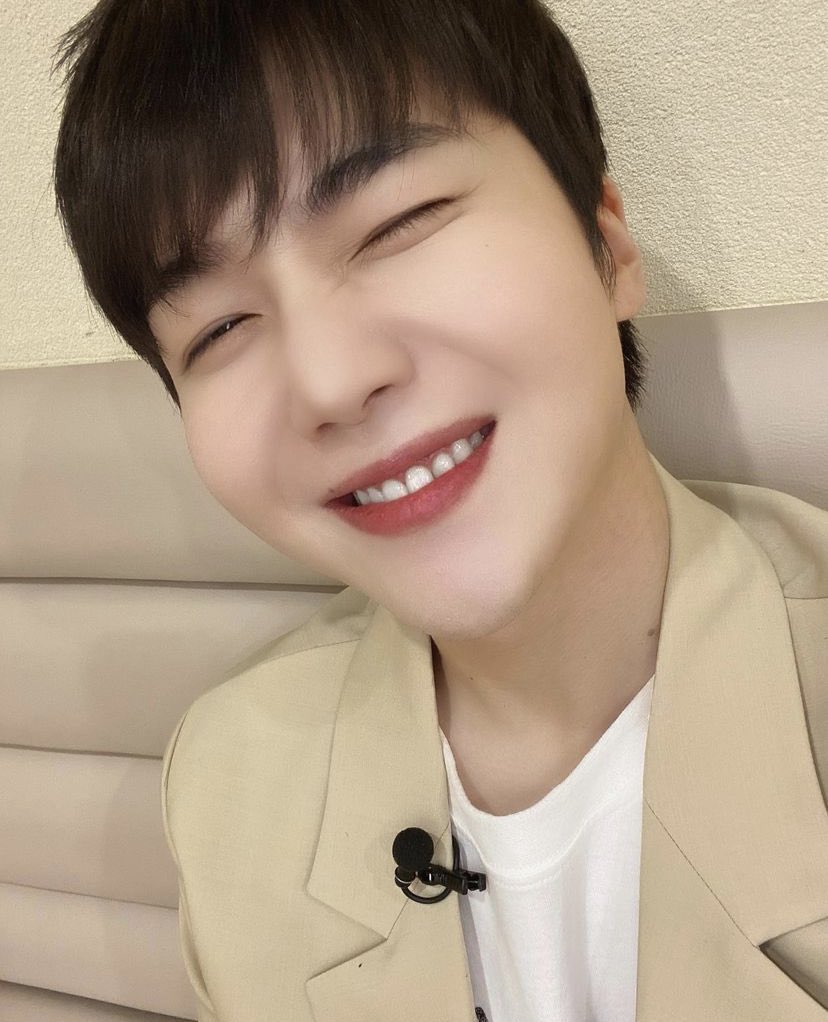 jinhoarchives's tweet photo. 211116 ✰ jinho instagram update

‘everybody dont scream, clap ~~~’ https://t.co/mA1xS9EN5w