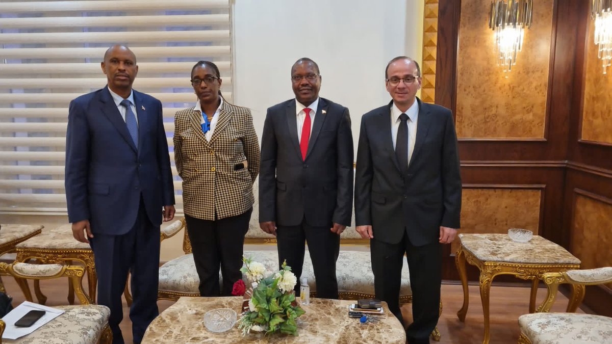 BurundiEgypt's tweet photo. 2-2Par la même occasion,P C de l'Amb Mme Élisabeth MUGIRASONI, #déterminée dans la diplomatie #économique et les activités #socio-#culturelles, encouragée par l'Amb🇧🇮. Coopération bilatérale entre🇪🇬 et 🇧🇮 date de longtemps et,elle est très satisfaisante. @MAEBurundi @FinancesBdi https://t.co/Dcd7IIWNSo